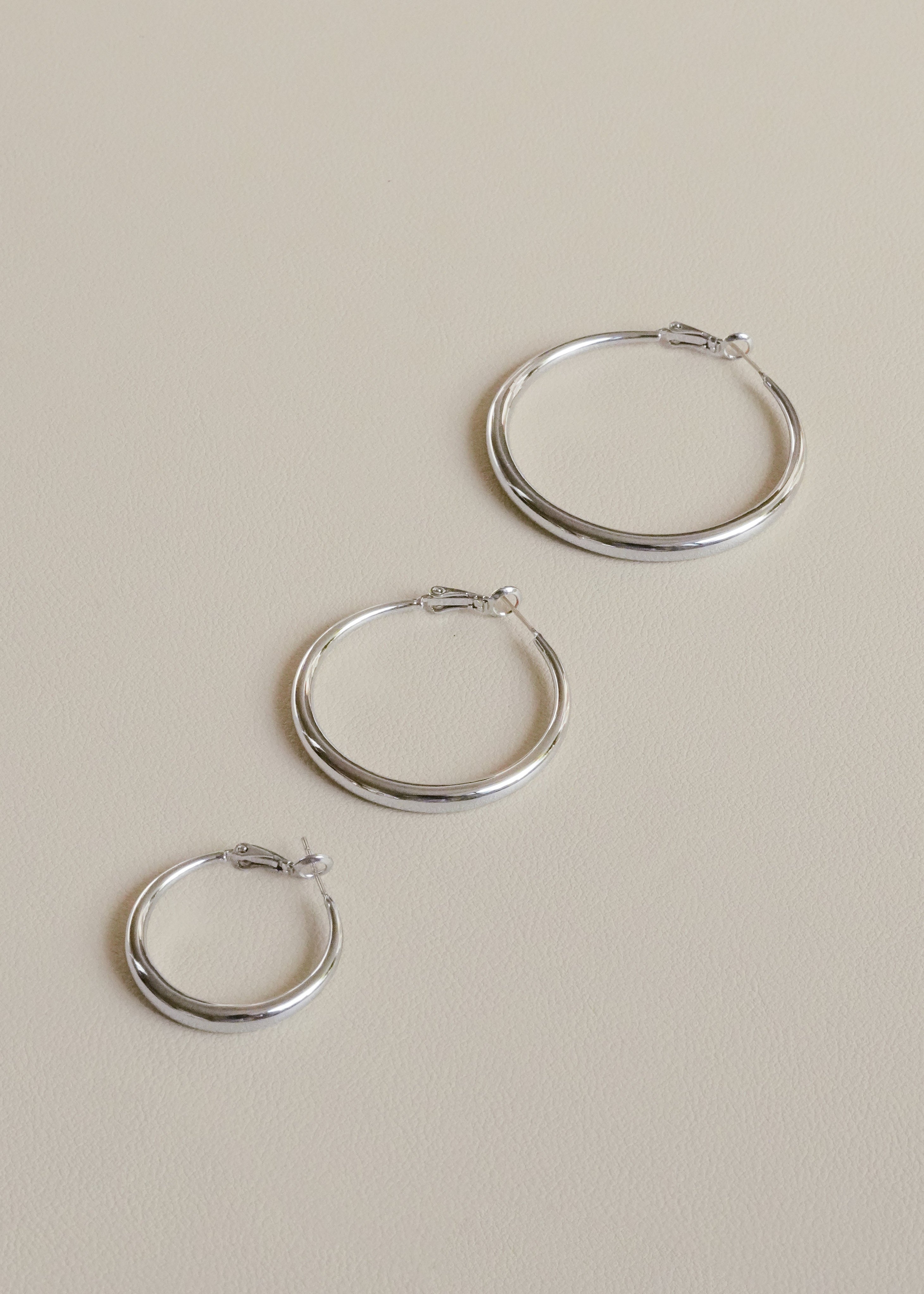 Daily Glow Hoops - Silver