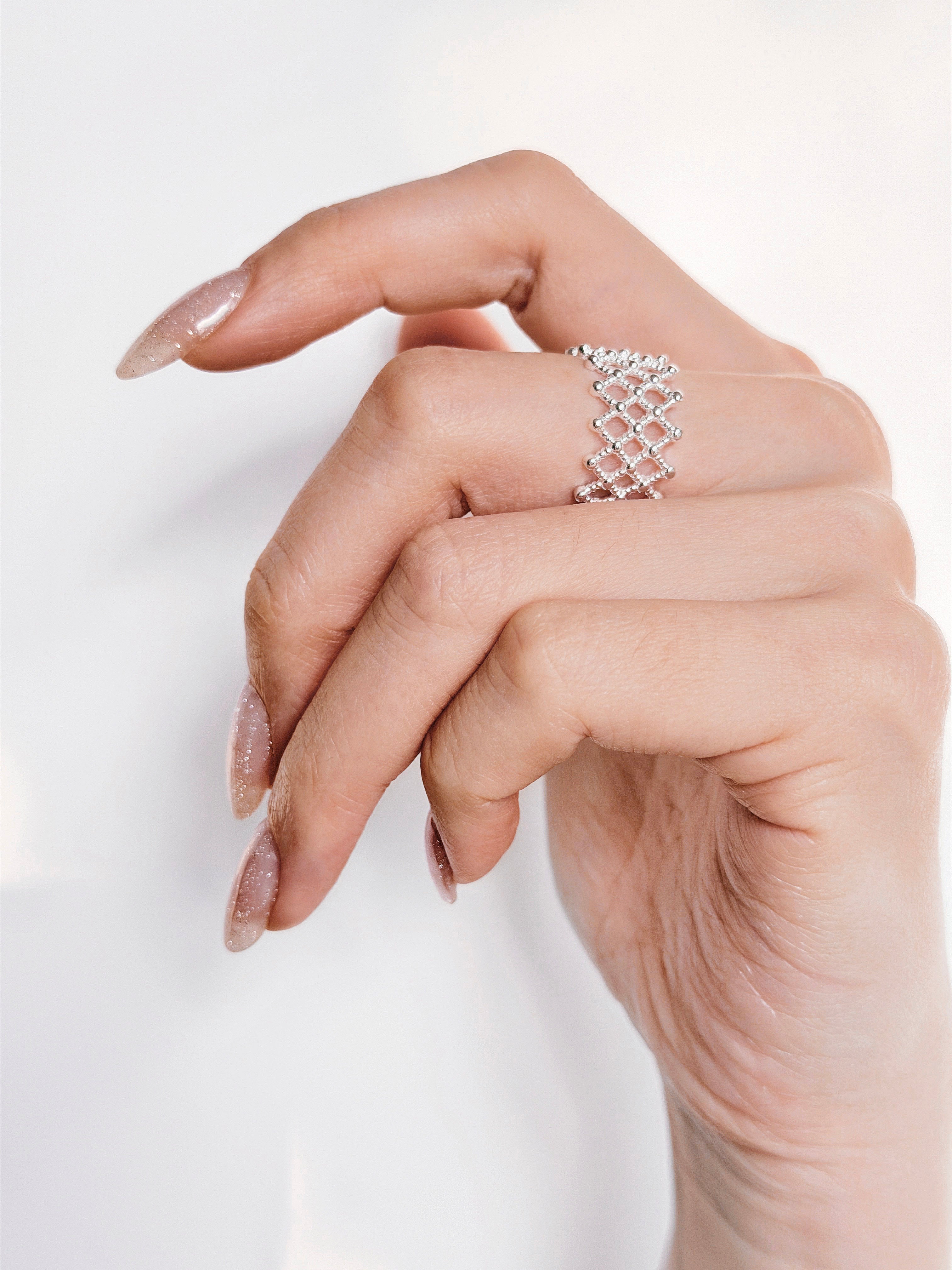 「Close to Skin」 Interlaced Mesh Open Ring