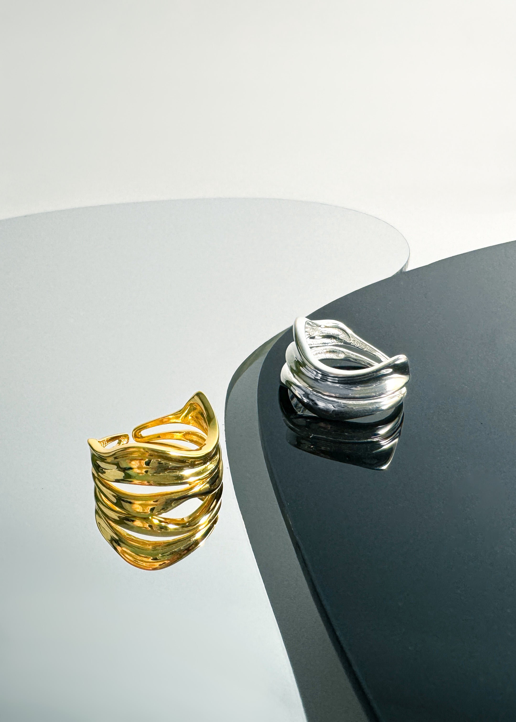 Fluid Ribbon Ring