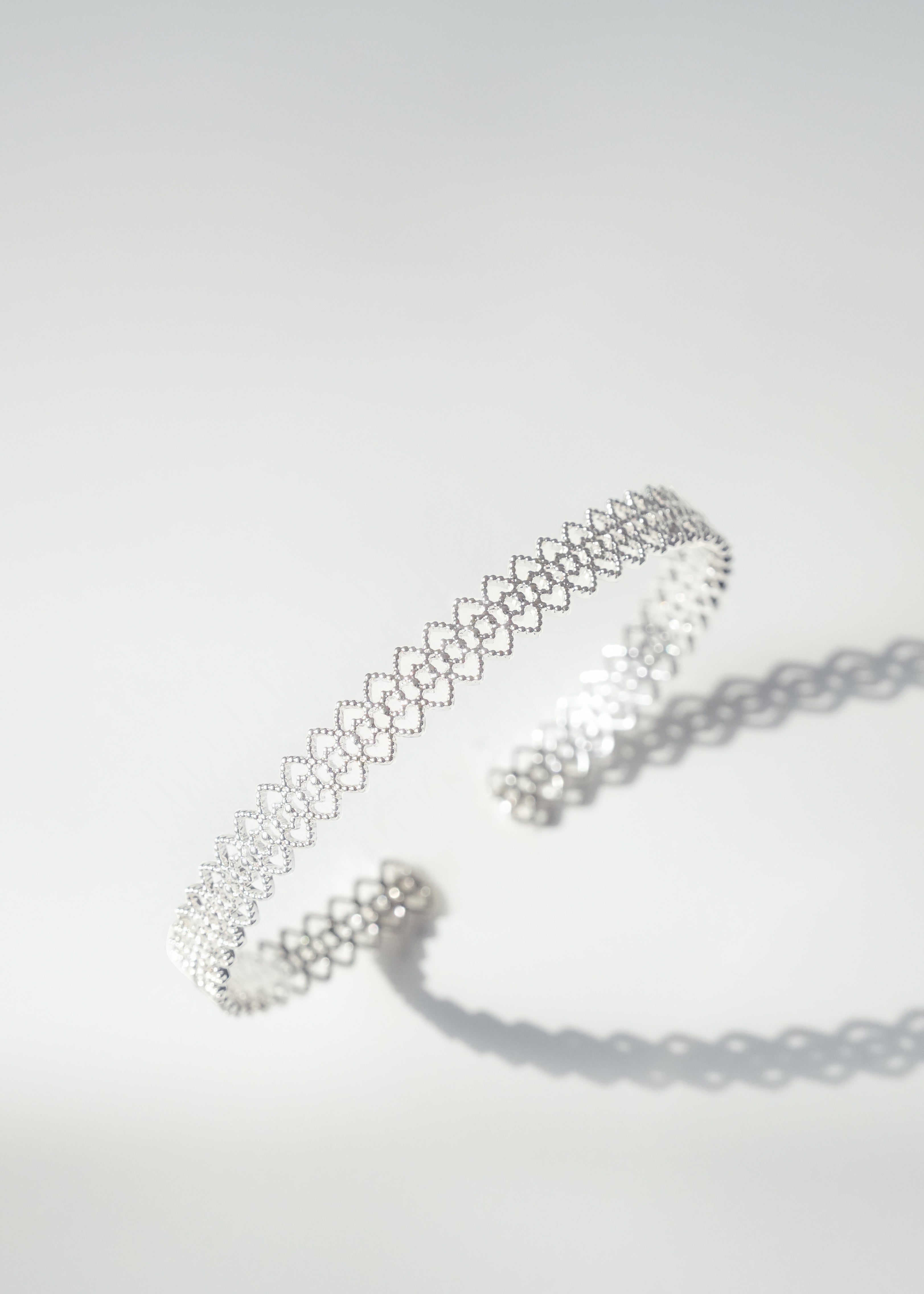 「Close to Skin」Barely There Bracelet