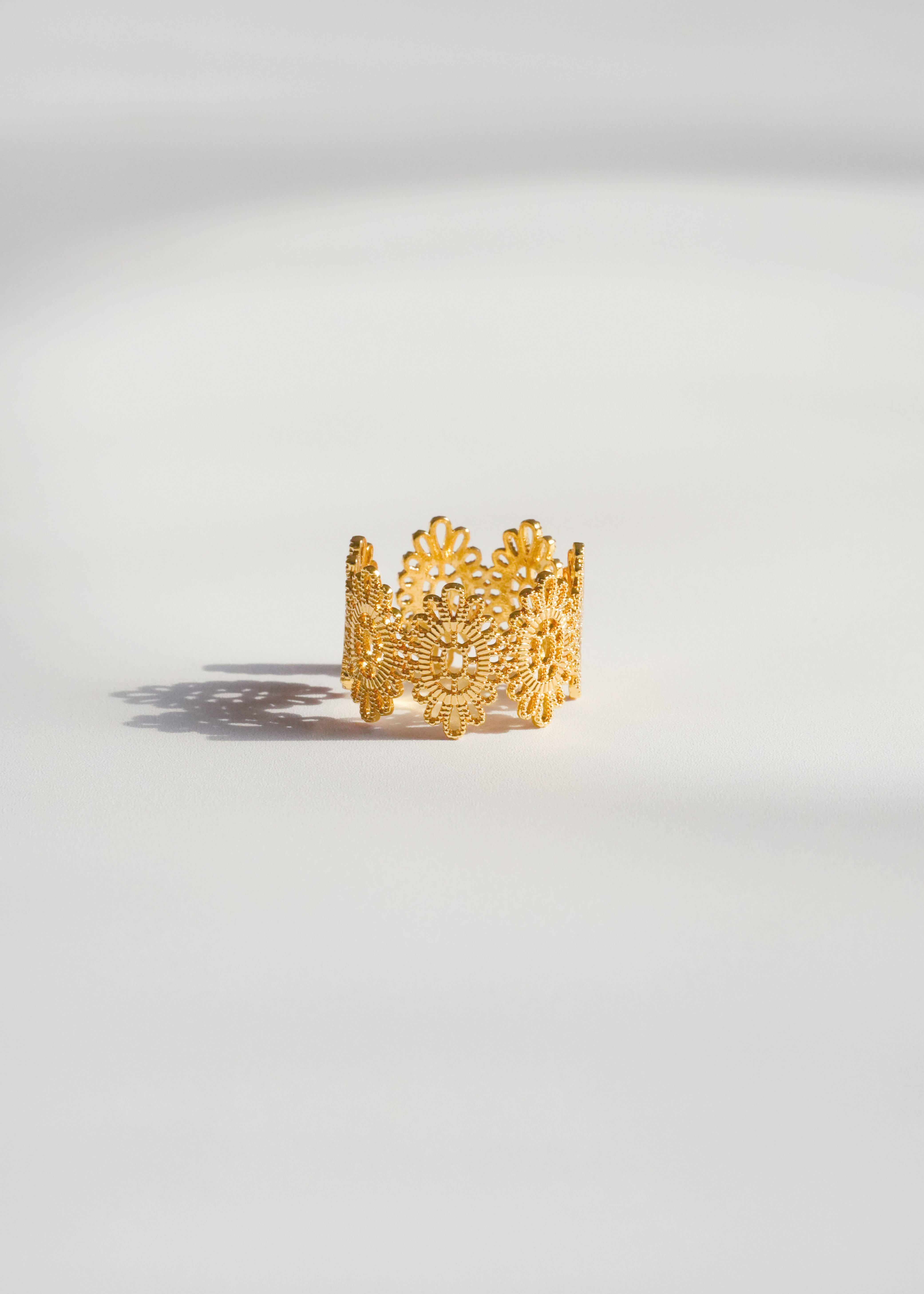 「Close to Skin」 Sunflower Lace Open Ring